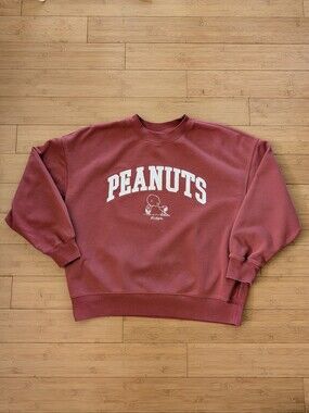 Uniqlo Peanuts Snoopy Red Embroidered Graphic Crewneck Sweatshirt